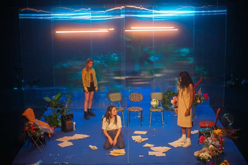 Θεατρίζομαι: IRЯINA @ Θέατρο Τέχνης Κάρολος Κουν – Υπόγειο