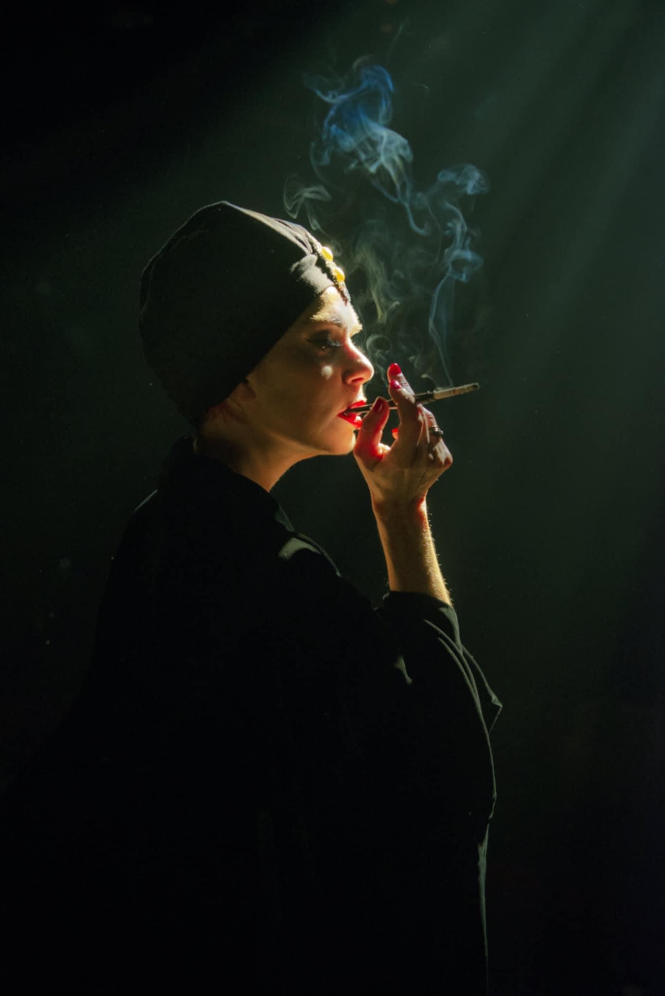 «Ο ουρανός κατακόκκινος» της Λούλας Αναγνωστάκη & «Ο δικός μου χειμώνας» της Πολύνας Ευτυχίας Γκιωνάκη – Θέατρο Μικρός Κεραμικός