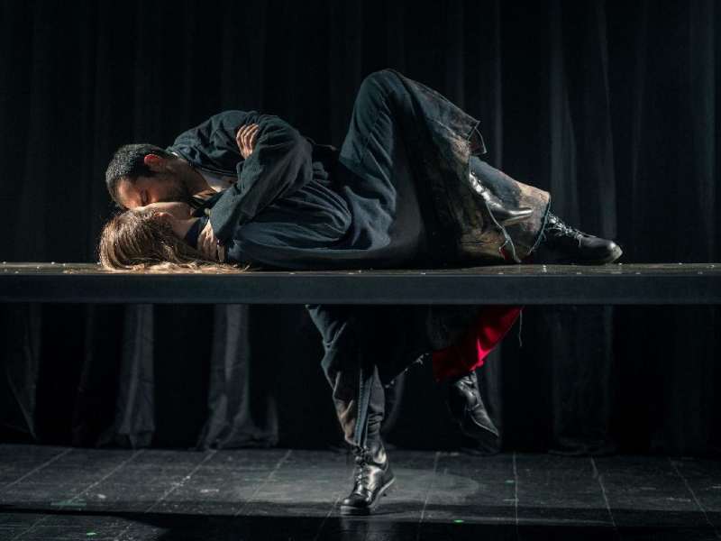 Θεατρίζομαι: Ερρίκος Ε’ @ Θέατρο Σημείο