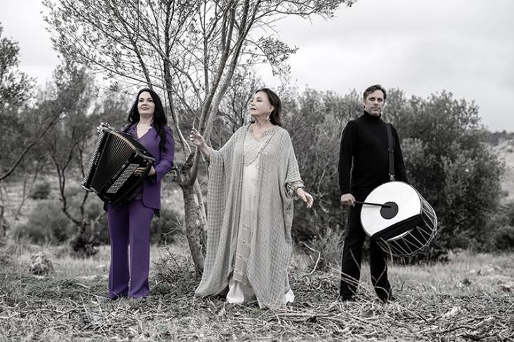 Η ΩΡΑΙΑ ΕΛΕΝΗ ΣΤΗΝ ΚΟΙΛΑΔΑ ΤΩΝ ΝΕΚΡΩΝ ΕΡΩΤΩΝ