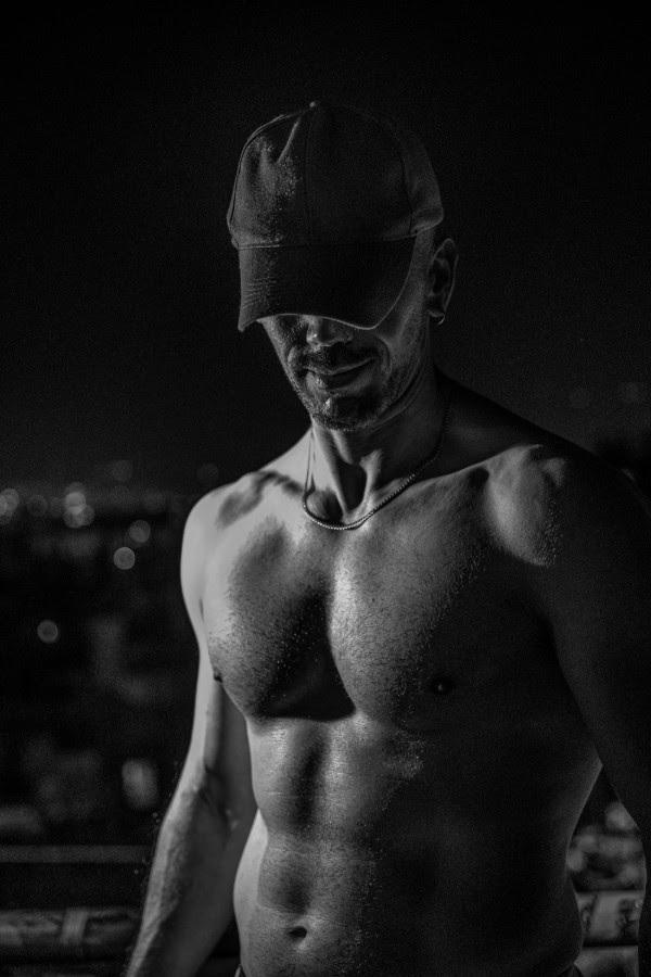 «ΤΑΠ ΑΟΥΤ» – θέατρο Μικρό Γκλόρια