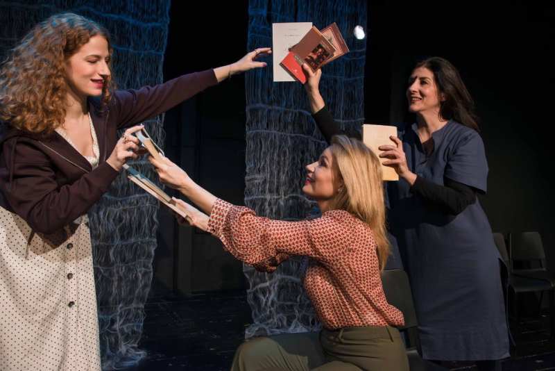 Θεατρίζομαι: H πλεξούδα @ Θέατρο Μεταξουργείο (Ανταπόκριση/Κριτική)