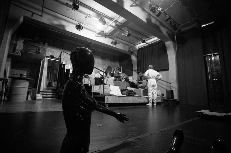 Θεατρίζομαι: Ν Τ Α Ρ F Σ Τ Ε Λ Ε Ρ @ Θέατρο Ρεκτιφιέ (Ανταπόκριση/Κριτική)